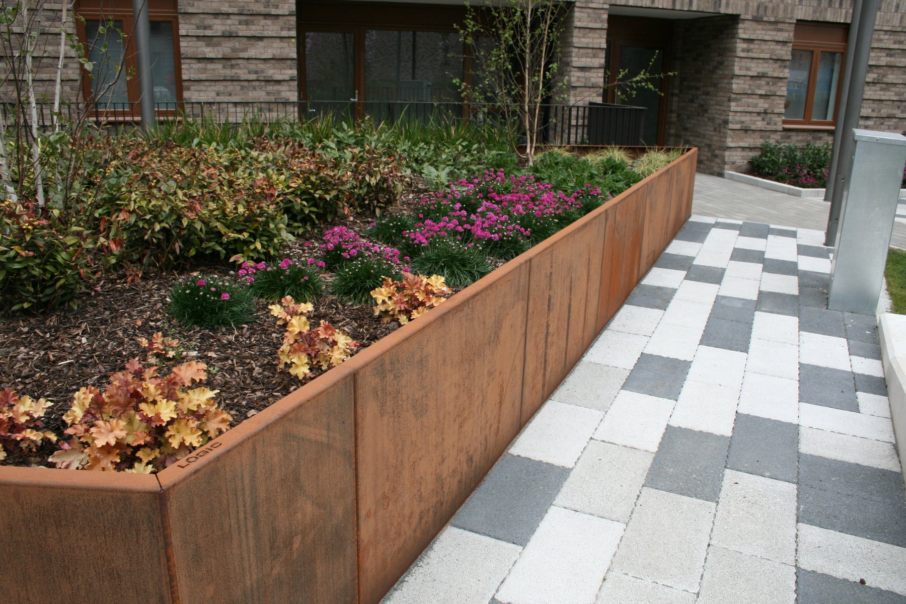 Do metal planters rust?: Are Powder-coated planters right for me?