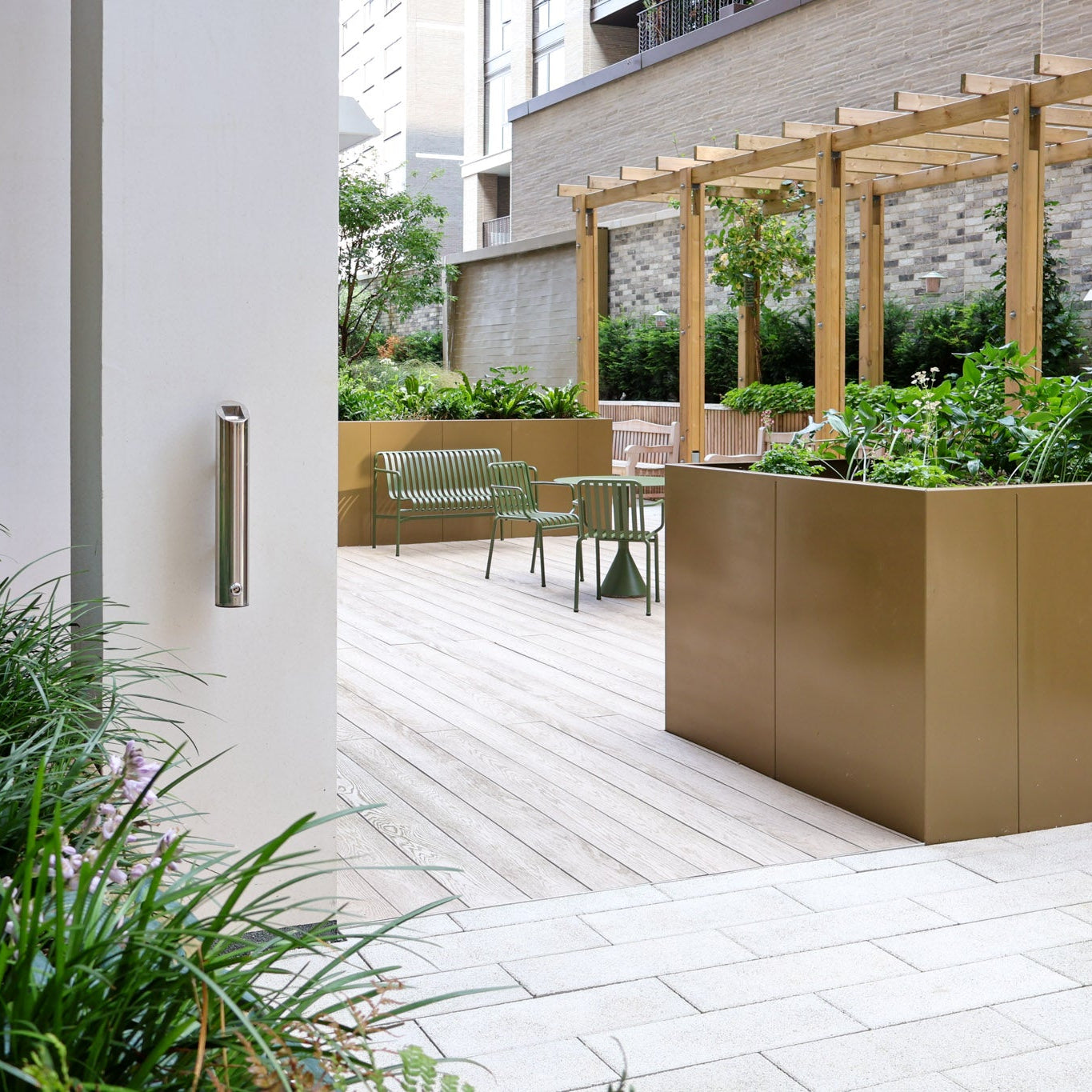 Contain Garden Planter - Square Planter Tub GEO